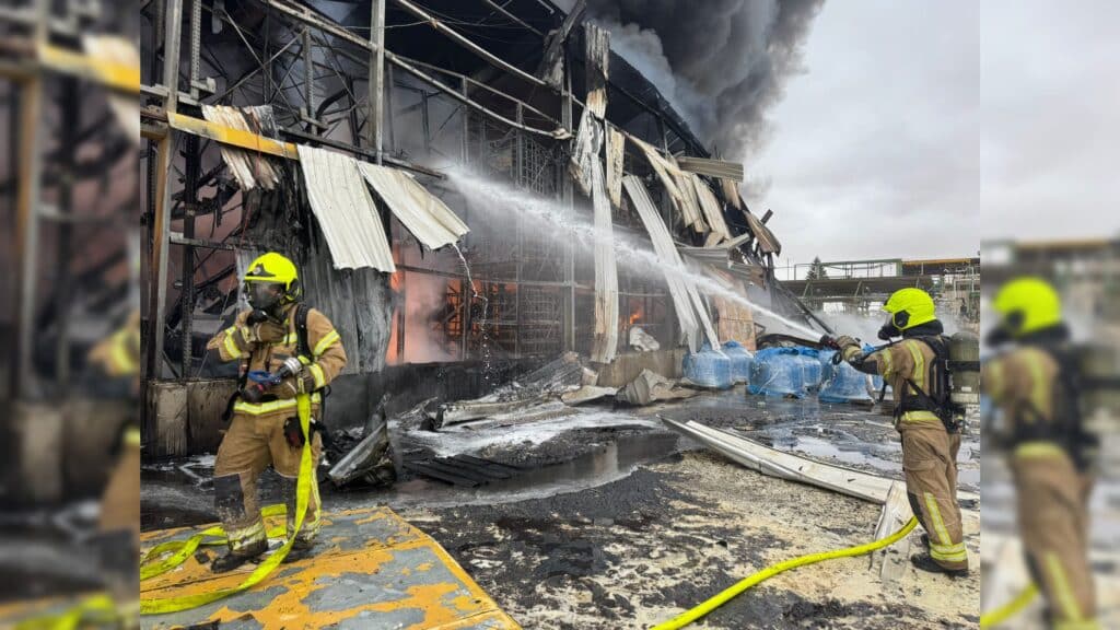 תיעודים משריפת הענק במפעל ברמת חובב שנפגע מרסיס