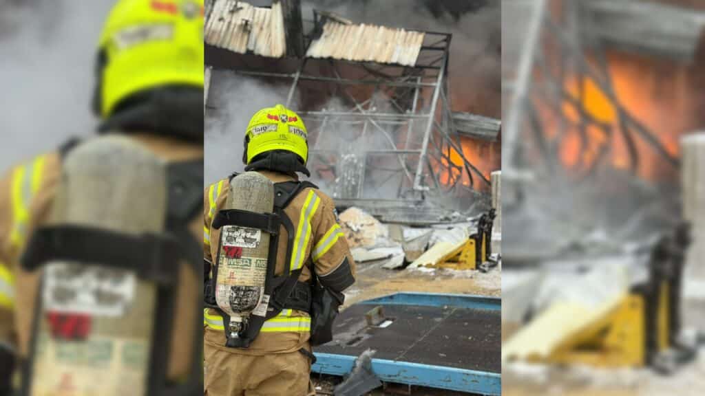 תיעודים משריפת הענק במפעל ברמת חובב שנפגע מרסיס