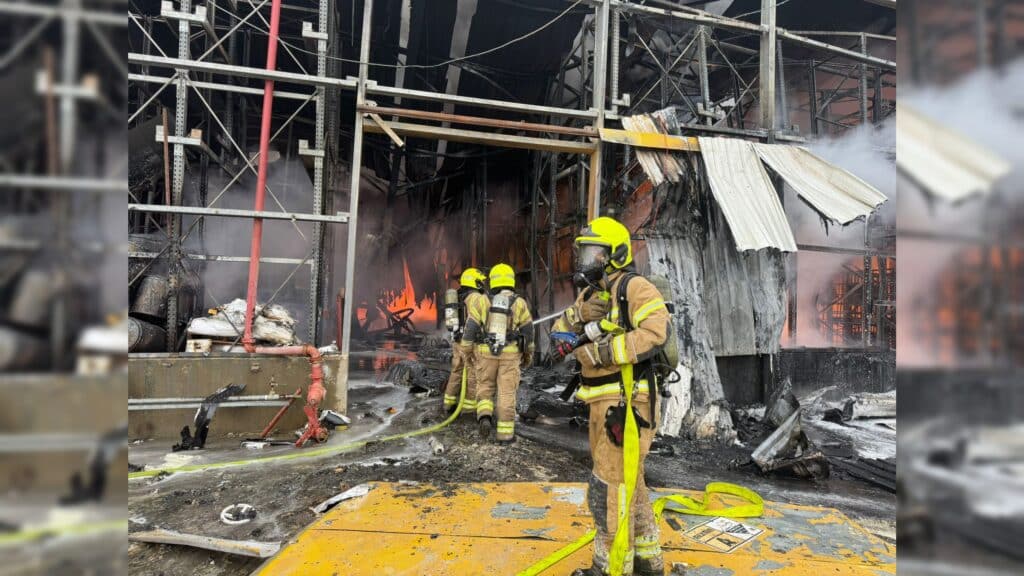 תיעודים משריפת הענק במפעל ברמת חובב שנפגע מרסיס