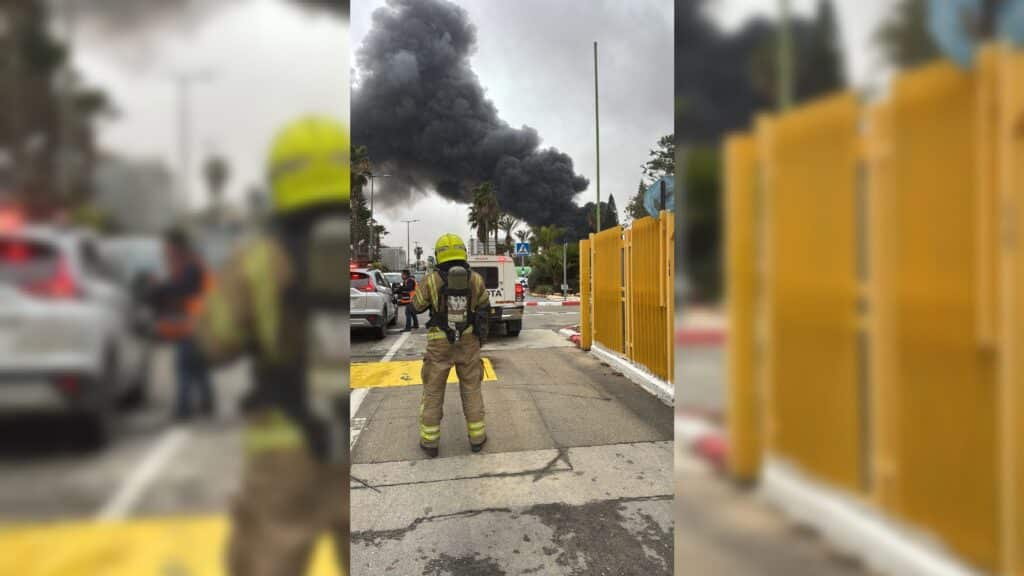 תיעודים משריפת הענק במפעל ברמת חובב שנפגע מרסיס