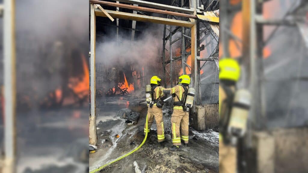 תיעודים משריפת הענק במפעל ברמת חובב שנפגע מרסיס