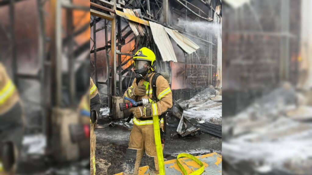 תיעודים משריפת הענק במפעל ברמת חובב שנפגע מרסיס