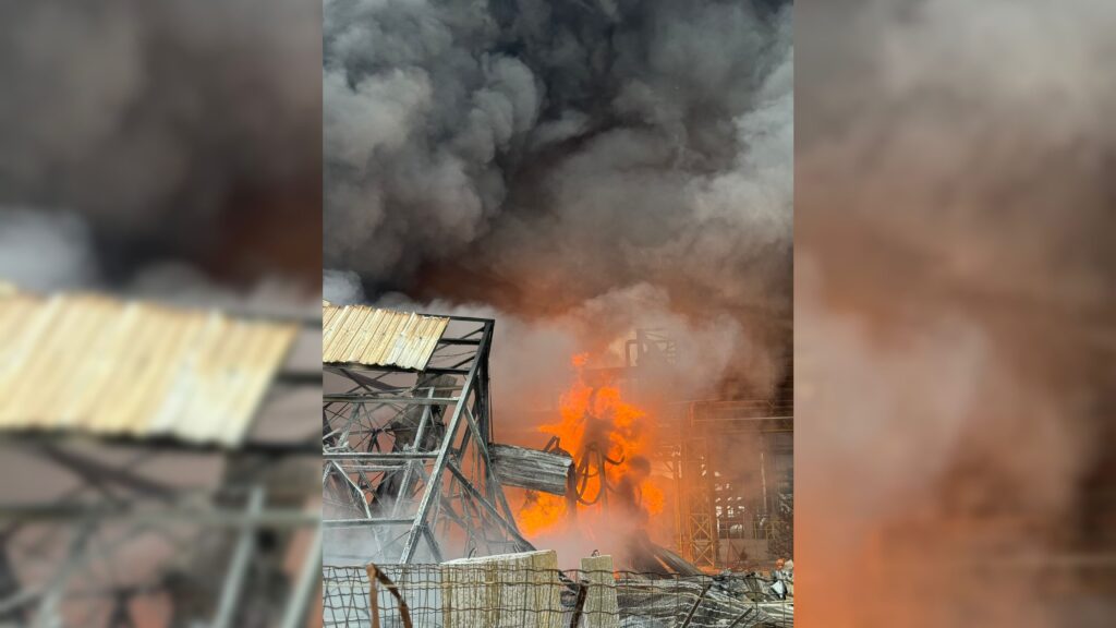 תיעודים משריפת הענק במפעל ברמת חובב שנפגע מרסיס