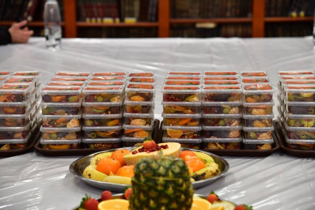 אחד עשר חודש: המונים עלו לציונו של ראש הישיבה