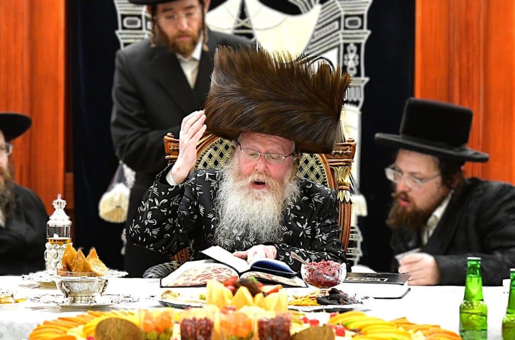 אחד עשר חודש: המונים עלו לציונו של ראש הישיבה