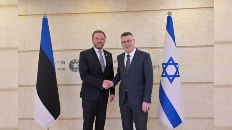 "מוג'תבא ח'מינאי – צא מהמחבוא"