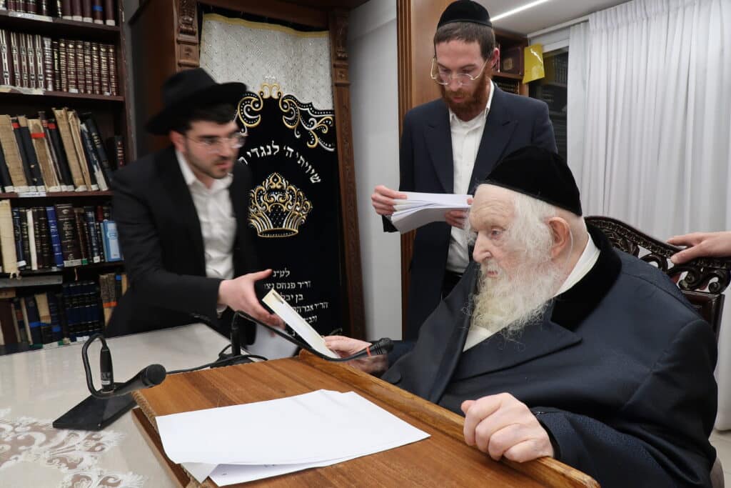 מדוע הגר"מ שטרנבוך התעקש לחלק בעצמו קמחא דפסחא?