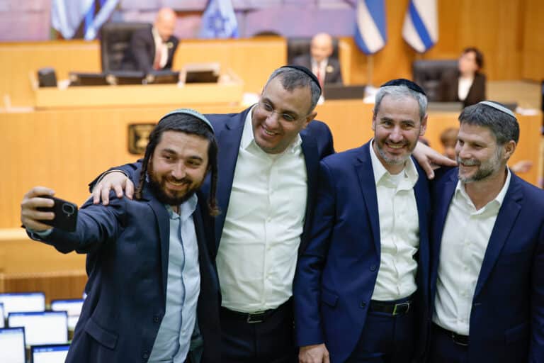 התרגיל של הקואליציה: האופוזיציה אישרה מיליונים לישיבות