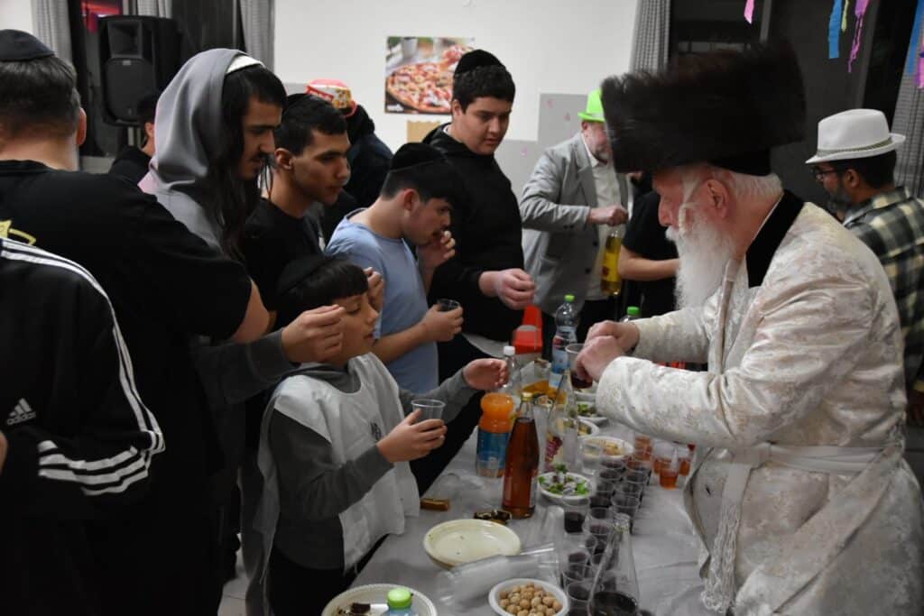 חגיגות פורים עם הגאון הרב יצחק דוד גרוסמן