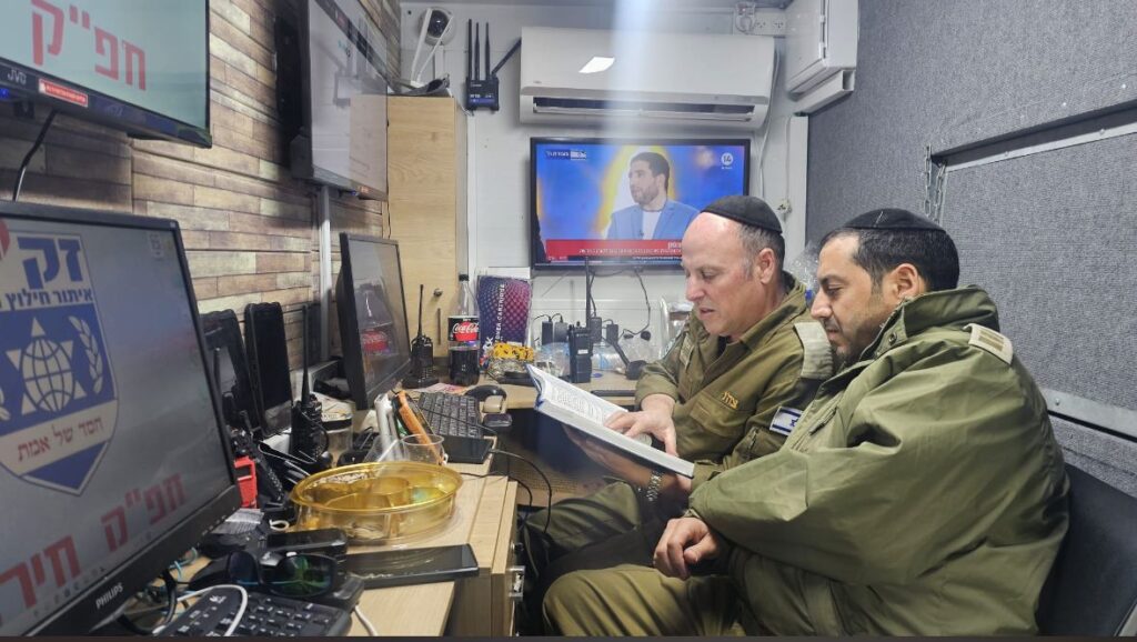 איצקוביץ': בין האזעקות לחגיגות הפורים בצל ההנחיות