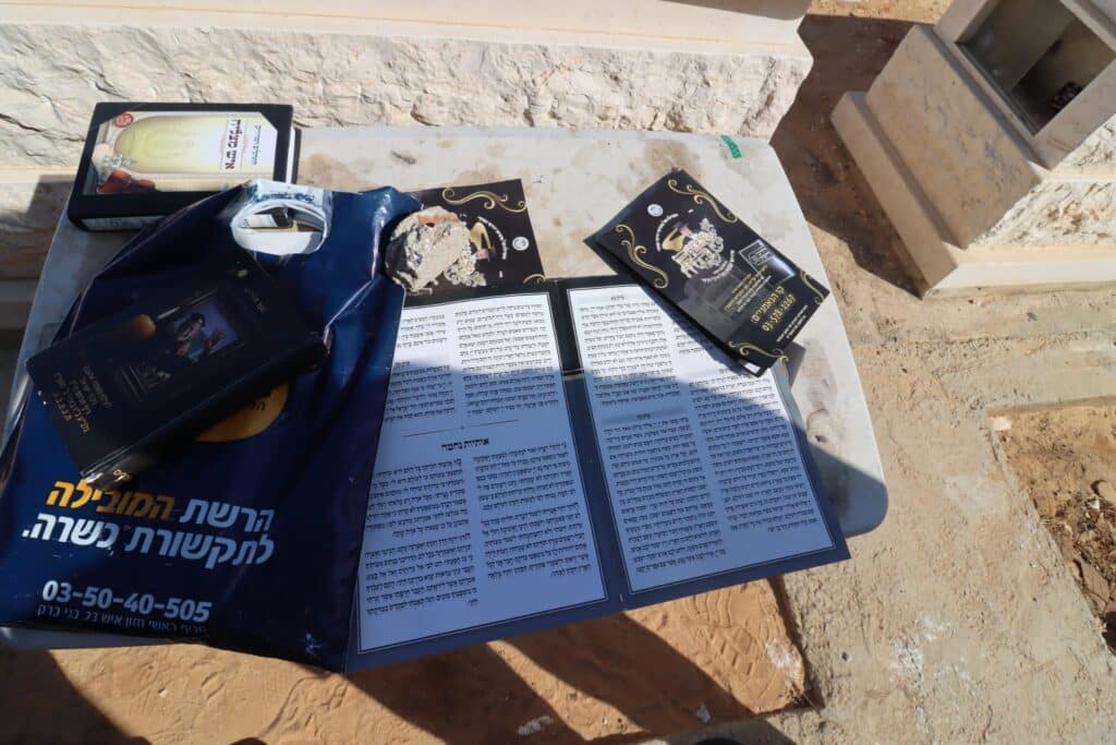 אחד עשר חודש: המונים עלו לציונו של ראש הישיבה