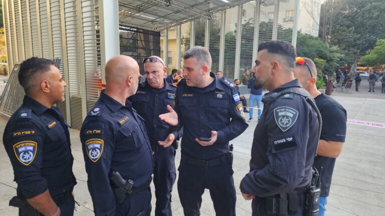 חשד לפיגוע דקירה: ראש המוע"ד ברמת גן נפצע באורח קשה