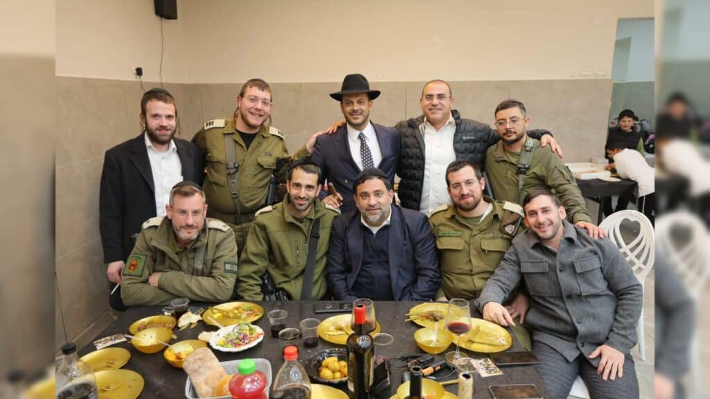 איצקוביץ': הסמנכ"ל במקלט, היחצ"ן בלימוד והברכה בפארק