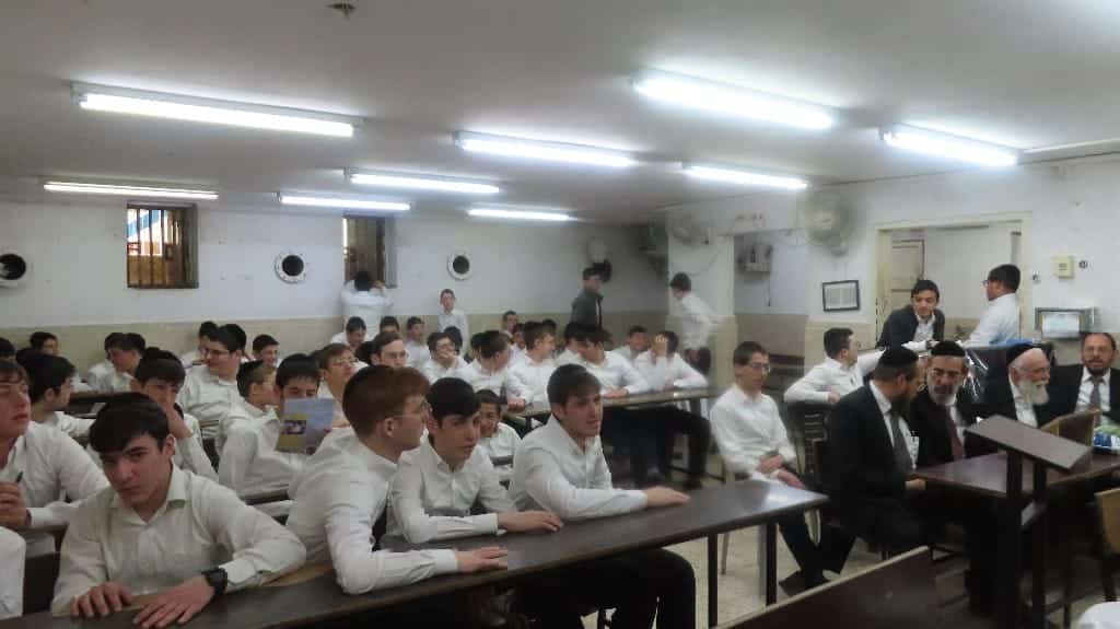 הסיפור המרגש של הגר"י זילברשטיין לבחורי הישיבה במקלט