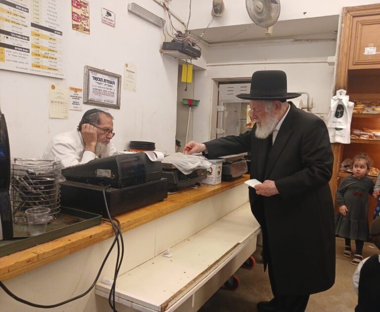 מדוע הגר"י זילברשטיין נכנס לקנות רוגאלך במאפיית הצבי?