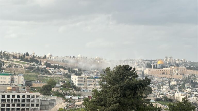 השיגורים מאיראן: נפילה סמוך להר הבית; טראמפ נגד נאט"ו