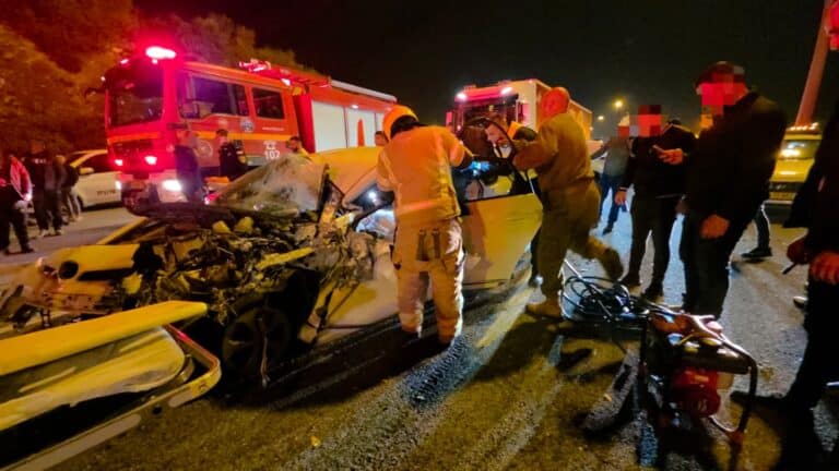 בכביש 6: רכב התרסק לתוך מוביל צמ"ה – פצוע במצב אנוש