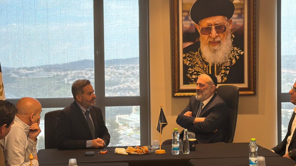 לאחר אישור ״חוק הקאפ״ מנכ״ל ׳מאוחדת׳ ובכירי הקופה בלשכת יו״ר ש״ס אריה דרעי להודות לו על הובלת המהלך ההיסטורי