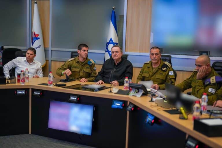 שר הביטחון: "הם ישלמו מחיר כבד – התקיפות יעלו מדרגה"