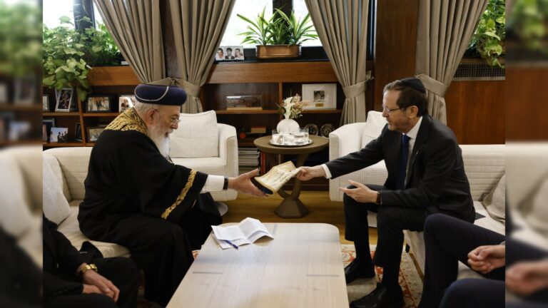 הגרש"מ עמאר מכר את החמץ של בית הנשיא