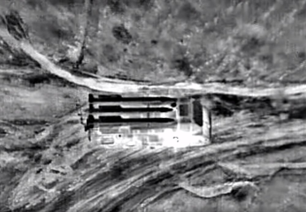 צה"ל תקף מאות מטרות: הבונקר של ח'אמנהאי הושמד