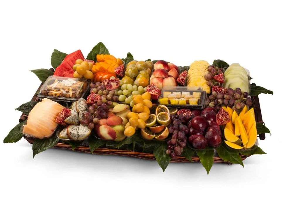 פרי מתוק מציגה רעיון מקורי לאירוח: מגשי פירות עשירים וצבעוניים