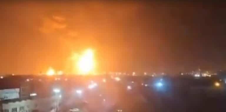 טהרן בוערת: תיעודים דרמטיים מהתקיפה על מיכלי הנפט