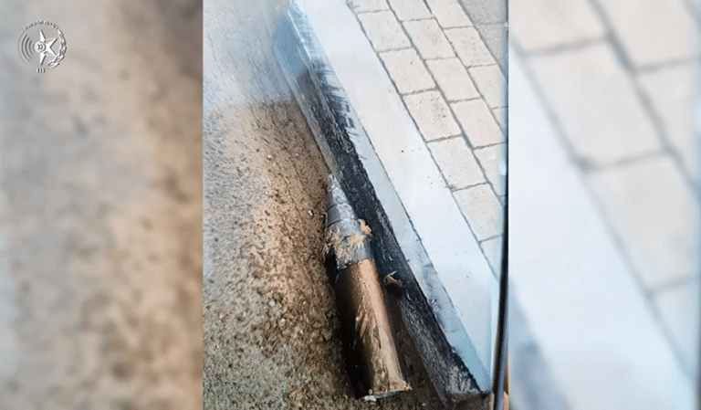 בזירת הנפילה בבני ברק: תושב טירה אסף פצצת מצרר ונמלט