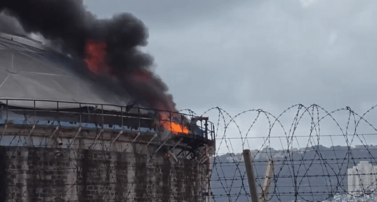 שיגורים משולבים לצפון; תיעוד: פגיעה ישירה בבתי הזיקוק