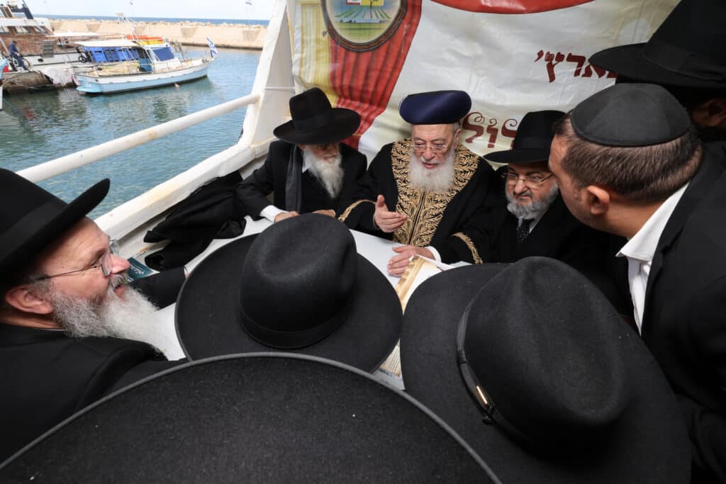 הרבנים ביערו מעשרות בערב שביעי של פסח בים הגדול