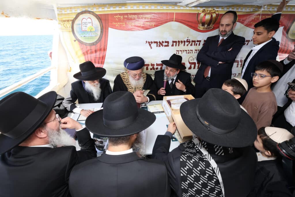 הרבנים ביערו מעשרות בערב שביעי של פסח בים הגדול