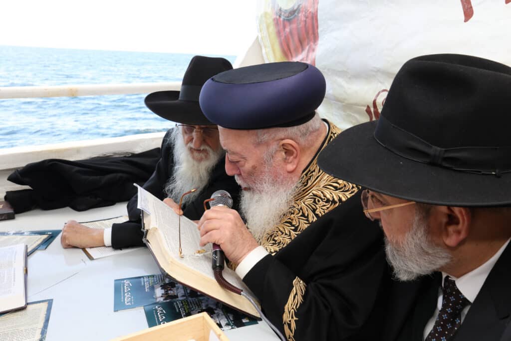 הרבנים ביערו מעשרות בערב שביעי של פסח בים הגדול