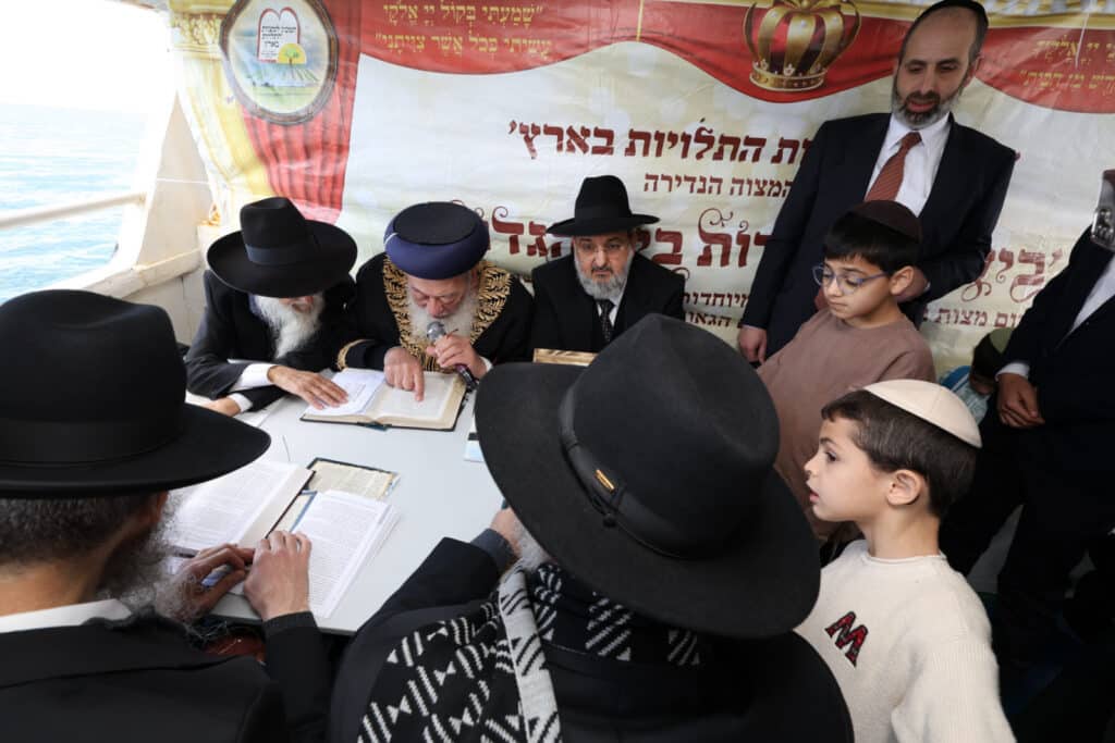 הרבנים ביערו מעשרות בערב שביעי של פסח בים הגדול