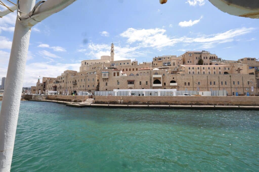 הרבנים ביערו מעשרות בערב שביעי של פסח בים הגדול