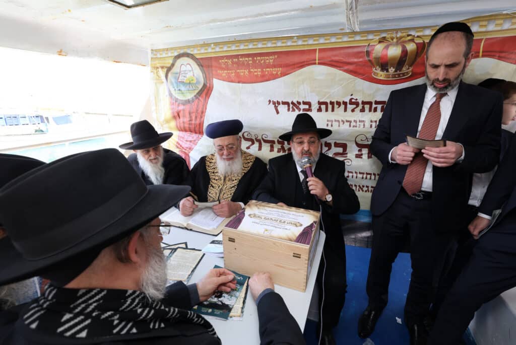 הרבנים ביערו מעשרות בערב שביעי של פסח בים הגדול