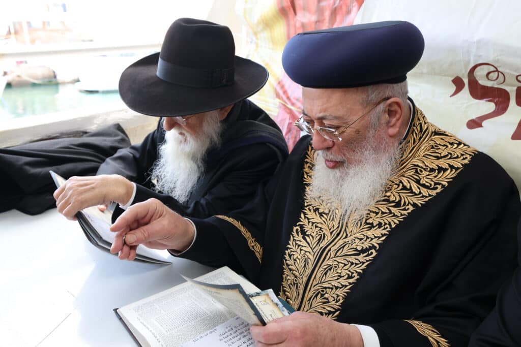 הרבנים ביערו מעשרות בערב שביעי של פסח בים הגדול