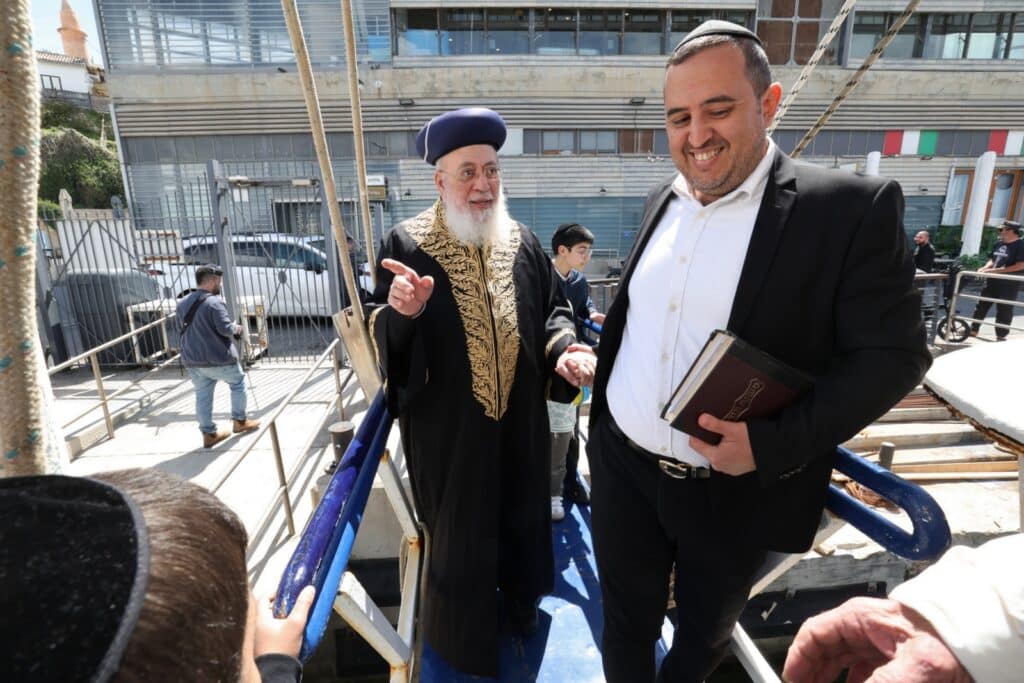 הרבנים ביערו מעשרות בערב שביעי של פסח בים הגדול