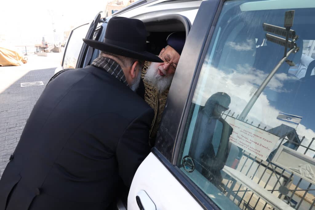 הרבנים ביערו מעשרות בערב שביעי של פסח בים הגדול