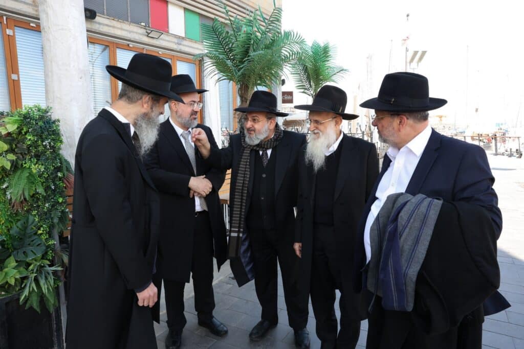 הרבנים ביערו מעשרות בערב שביעי של פסח בים הגדול