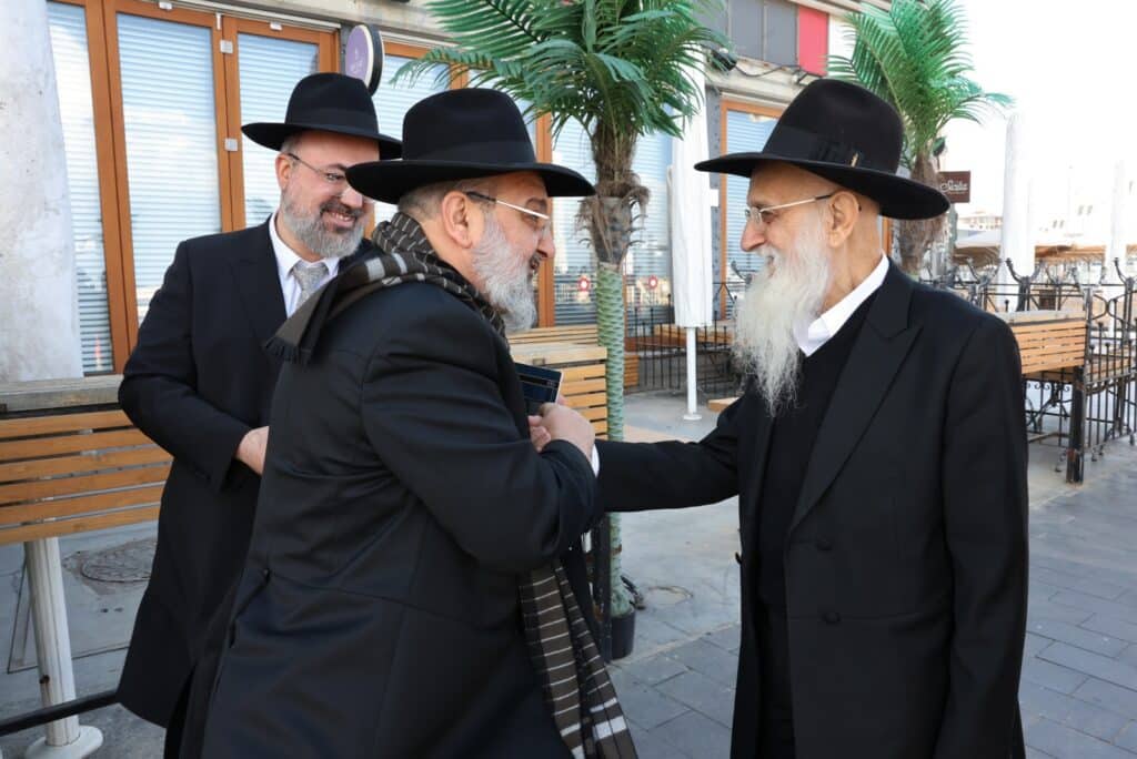 הרבנים ביערו מעשרות בערב שביעי של פסח בים הגדול