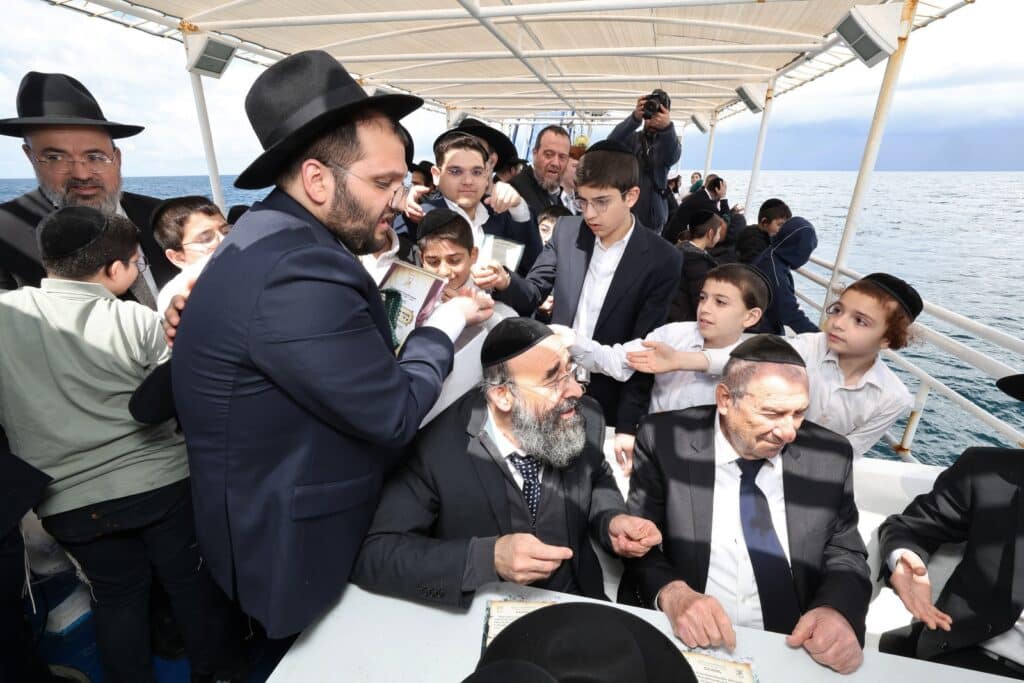 הרבנים ביערו מעשרות בערב שביעי של פסח בים הגדול