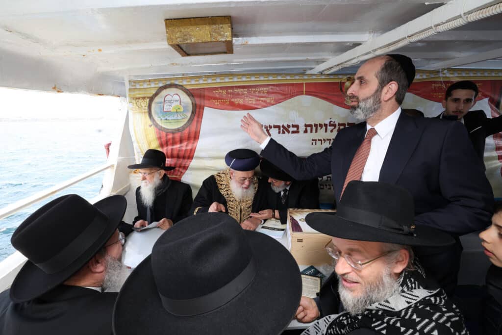 הרבנים ביערו מעשרות בערב שביעי של פסח בים הגדול
