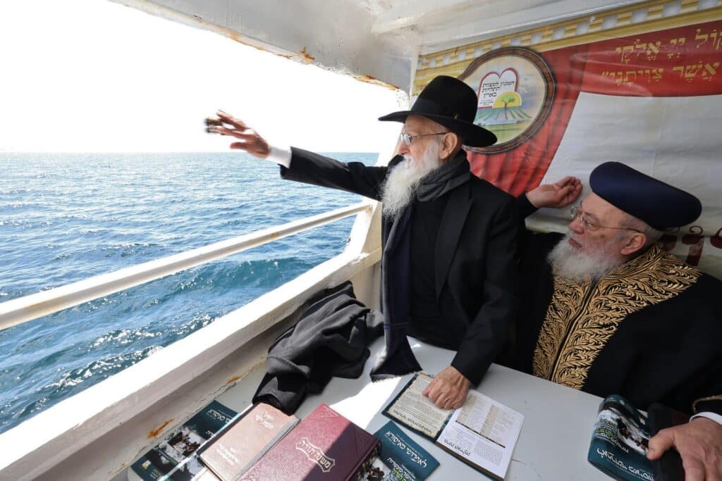 הרבנים ביערו מעשרות בערב שביעי של פסח בים הגדול