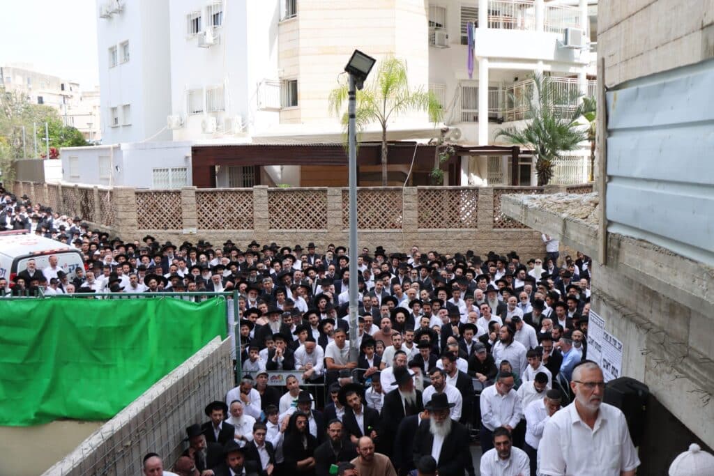 בני ברק: רבנים ואישי ציבור ליוו למנוחות את מזכה הרבים