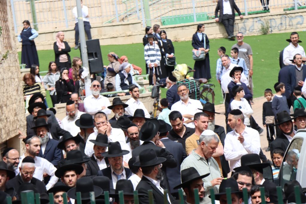 בני ברק: רבנים ואישי ציבור ליוו למנוחות את מזכה הרבים