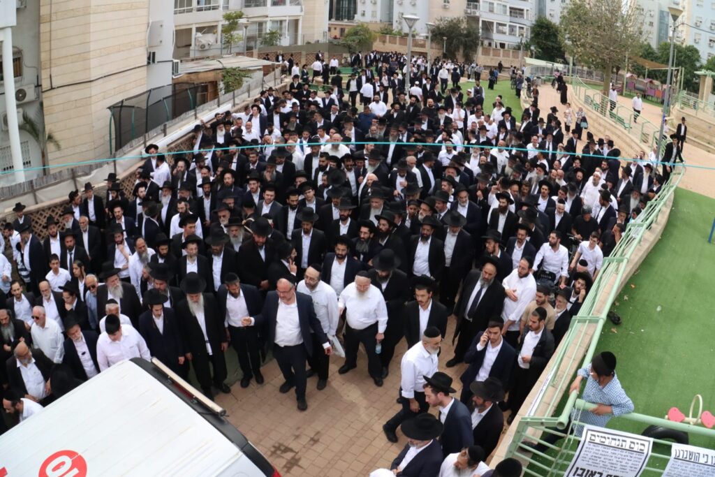 בני ברק: רבנים ואישי ציבור ליוו למנוחות את מזכה הרבים
