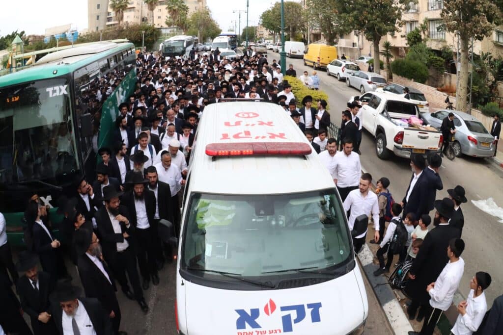 בני ברק: רבנים ואישי ציבור ליוו למנוחות את מזכה הרבים