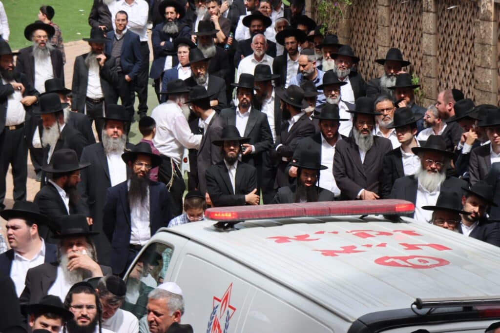 בני ברק: רבנים ואישי ציבור ליוו למנוחות את מזכה הרבים