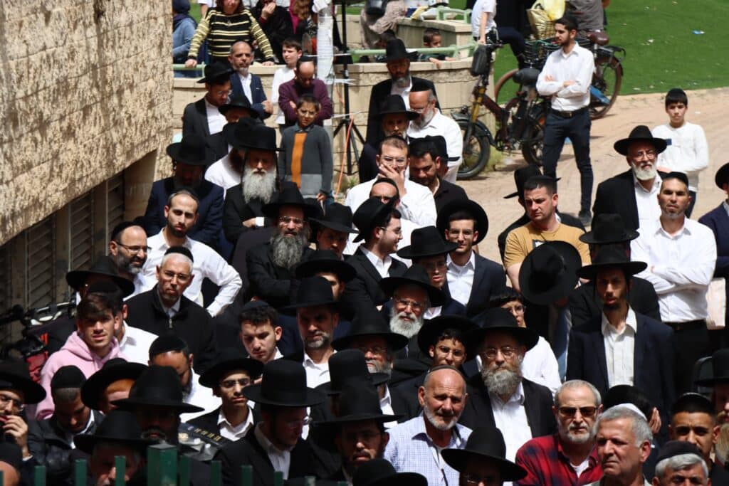 בני ברק: רבנים ואישי ציבור ליוו למנוחות את מזכה הרבים