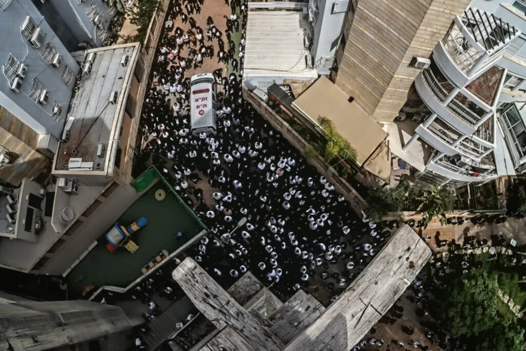 בני ברק: רבנים ואישי ציבור ליוו למנוחות את מזכה הרבים